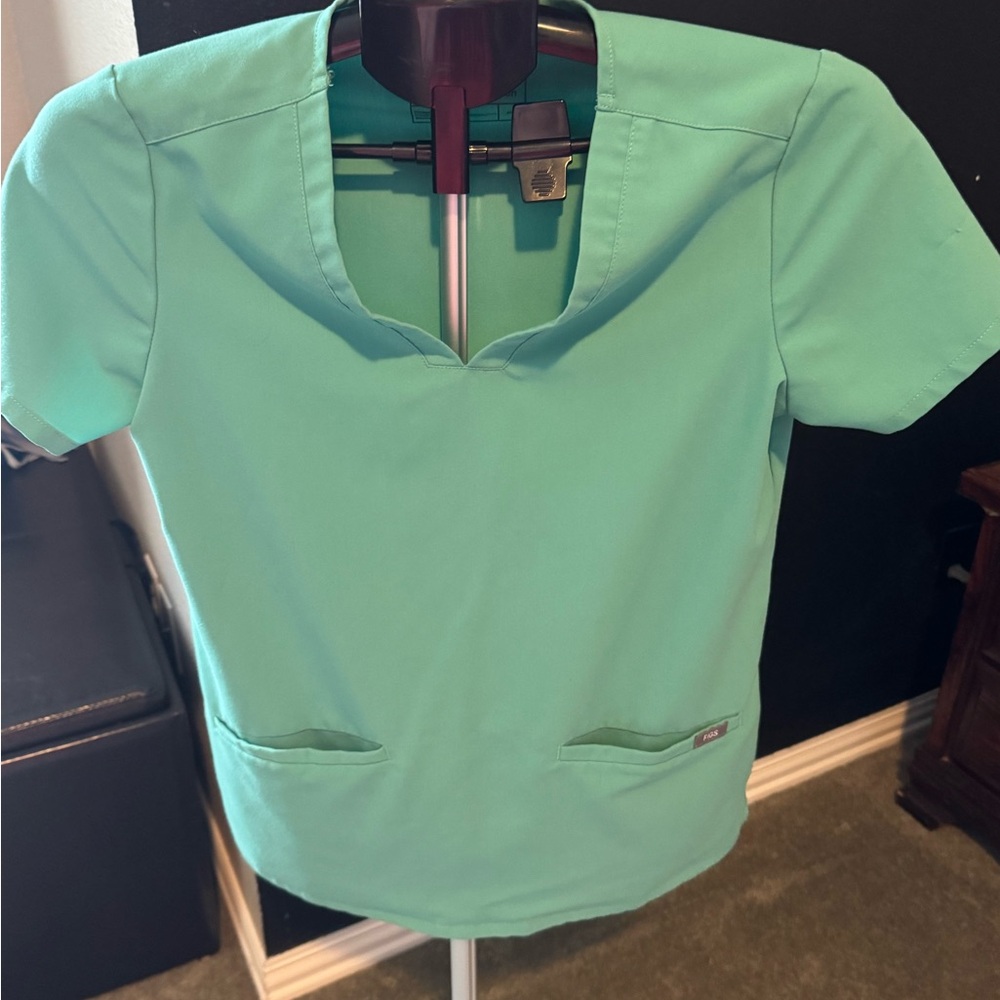 Figs Women's Short Sleeve Top - Green